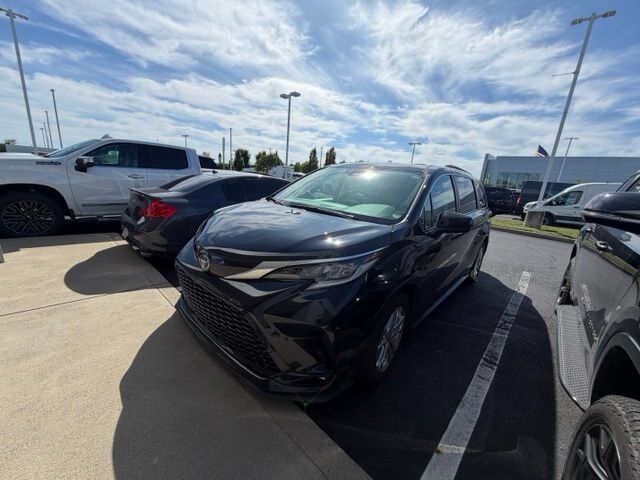 2023 TOYOTA Sienna