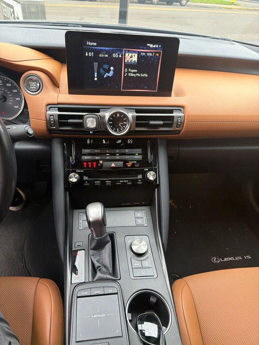 2021 Lexus IS