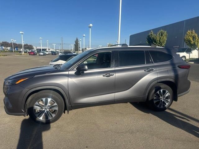 2022 TOYOTA Highlander