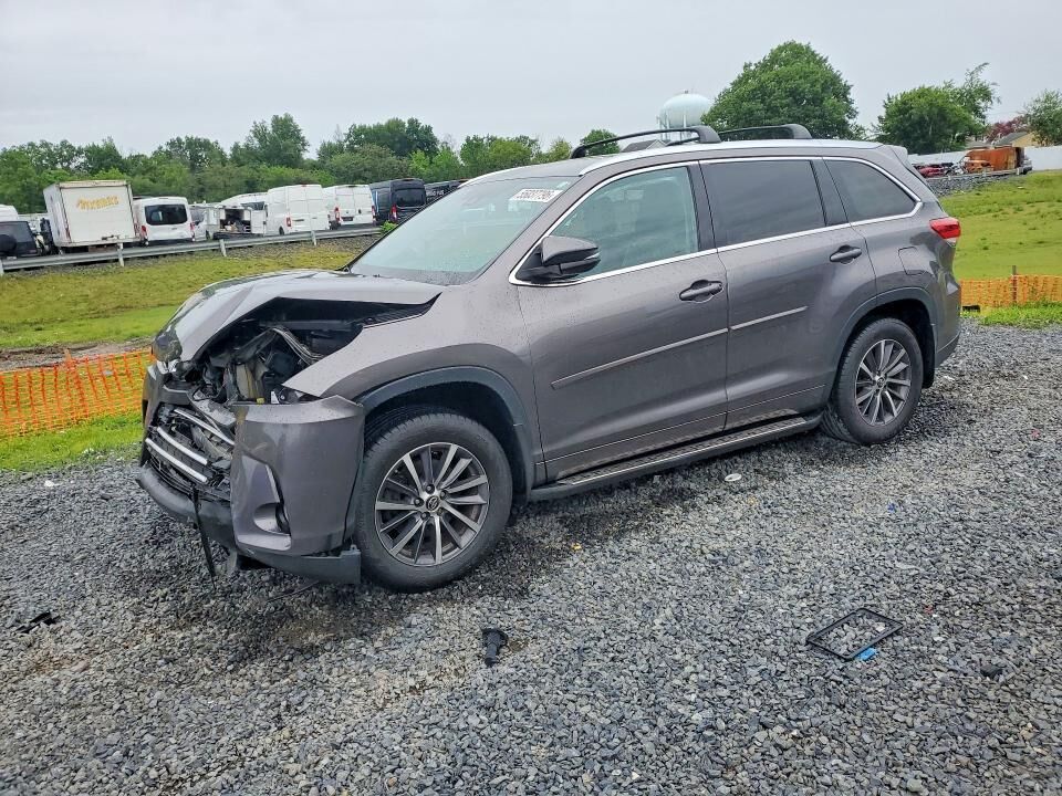 2018 TOYOTA Highlander