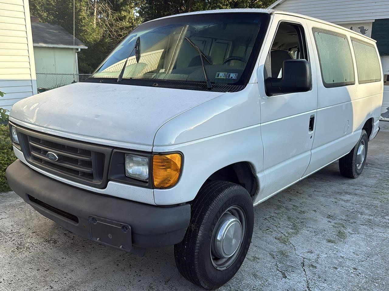 2004 FORD E-350
