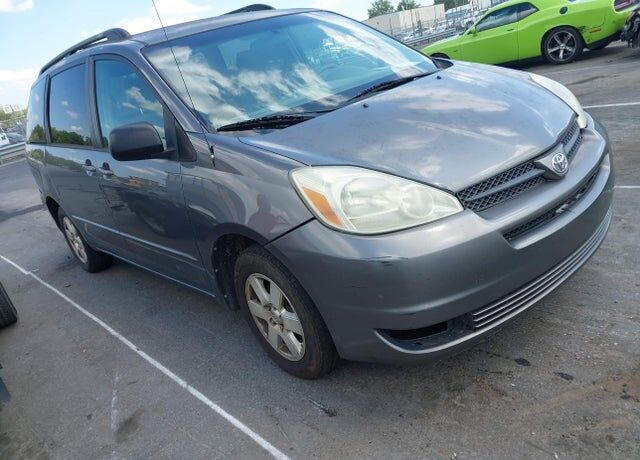 2004 TOYOTA Sienna