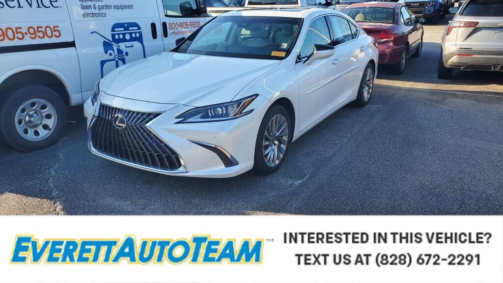 2022 LEXUS ES