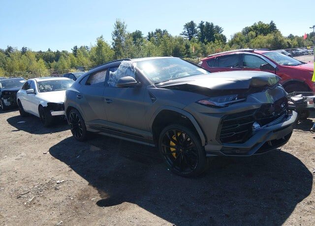 2022 LAMBORGHINI URUS