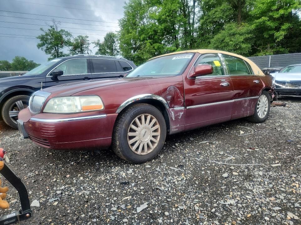 2003 LINCOLN Town Car