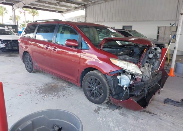 2012 TOYOTA Sienna