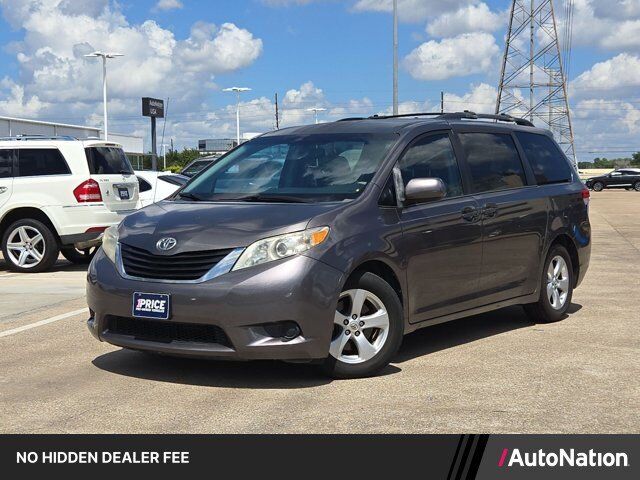 2014 TOYOTA Sienna