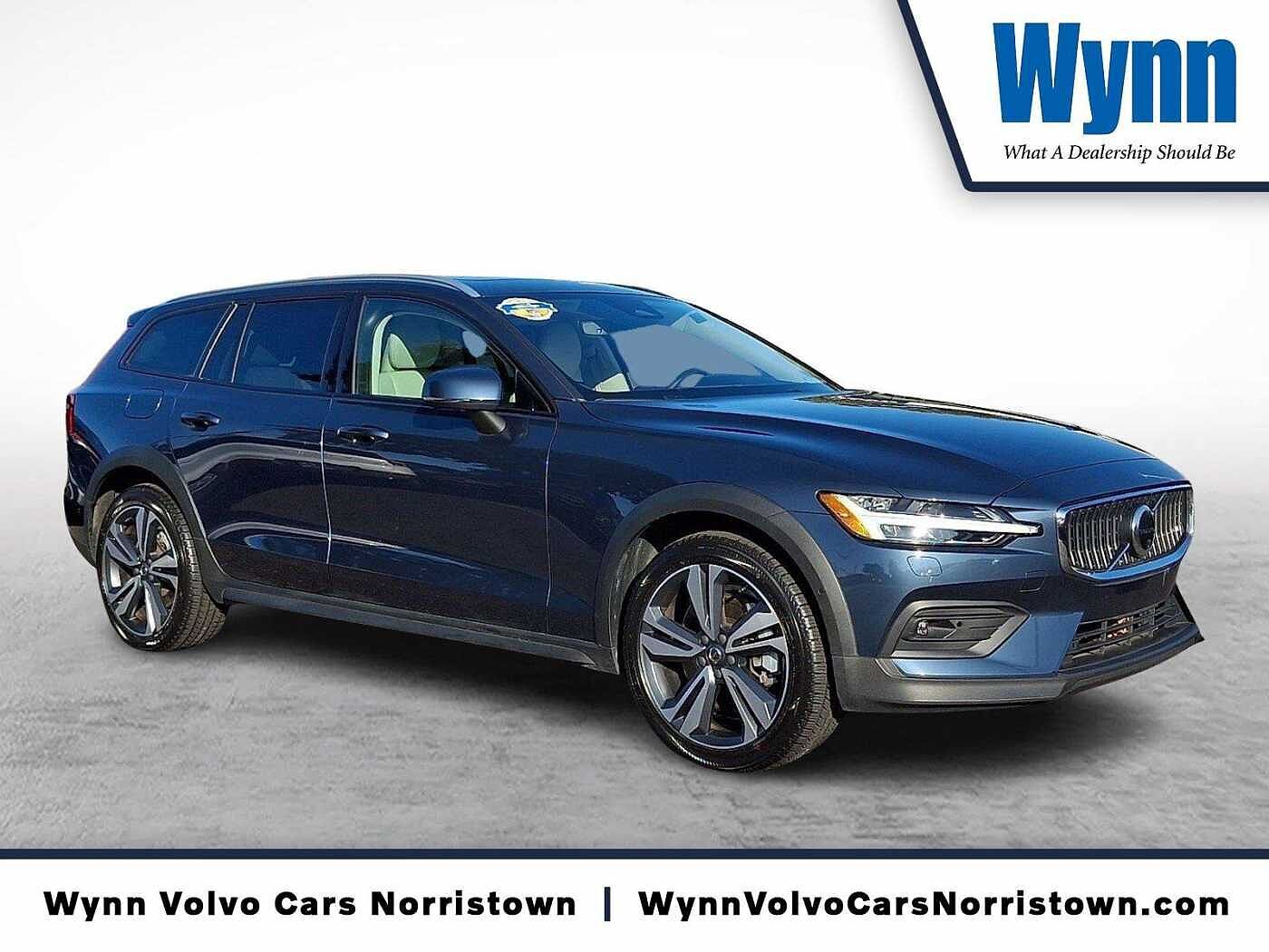 2023 VOLVO V60CC