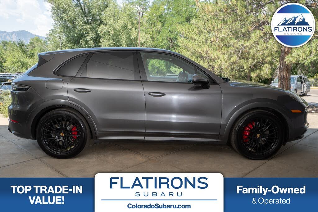 2022 PORSCHE Cayenne
