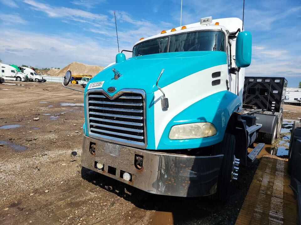 2003 MACK CX
