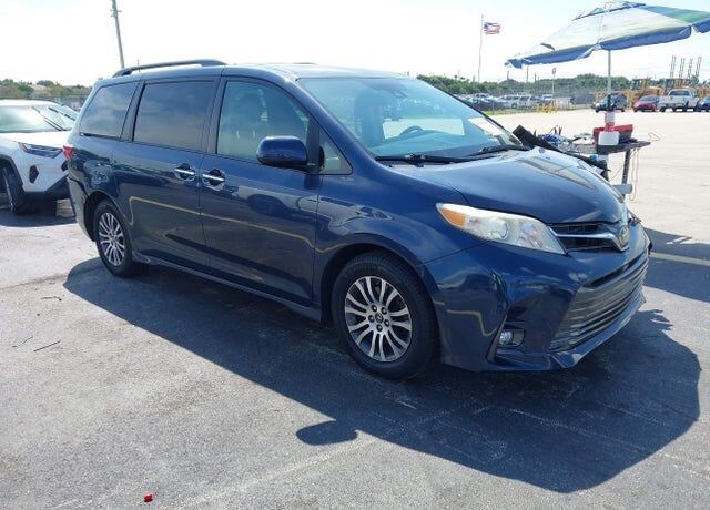 2018 TOYOTA Sienna