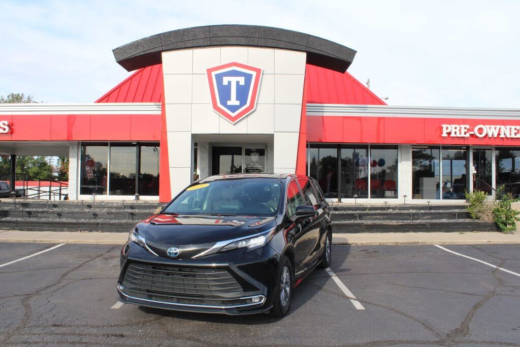 2022 TOYOTA Sienna