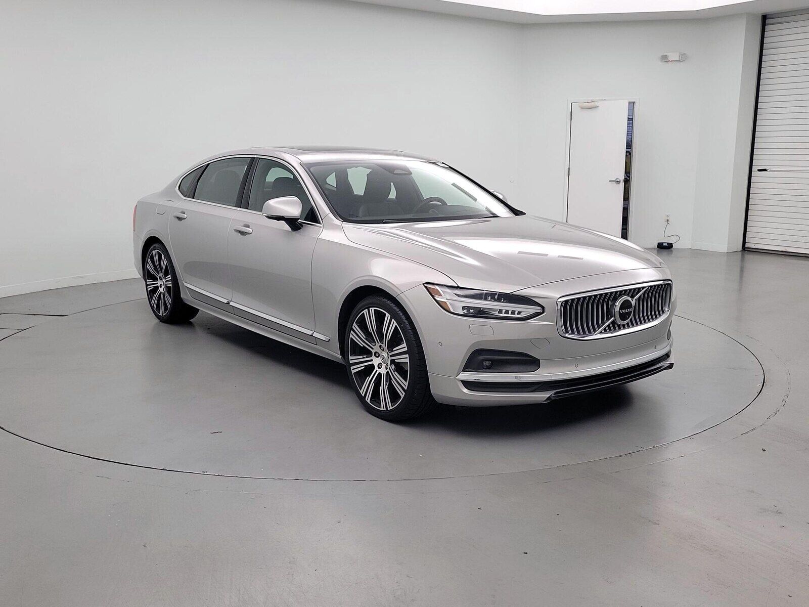 2023 VOLVO S90