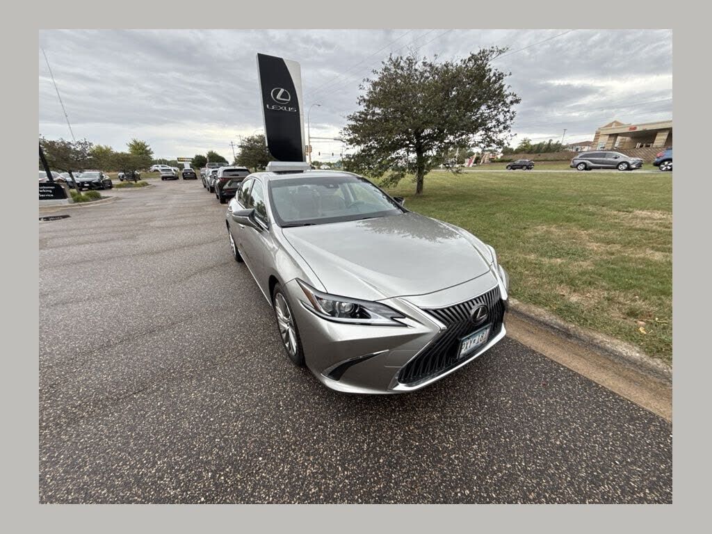 2019 LEXUS ES