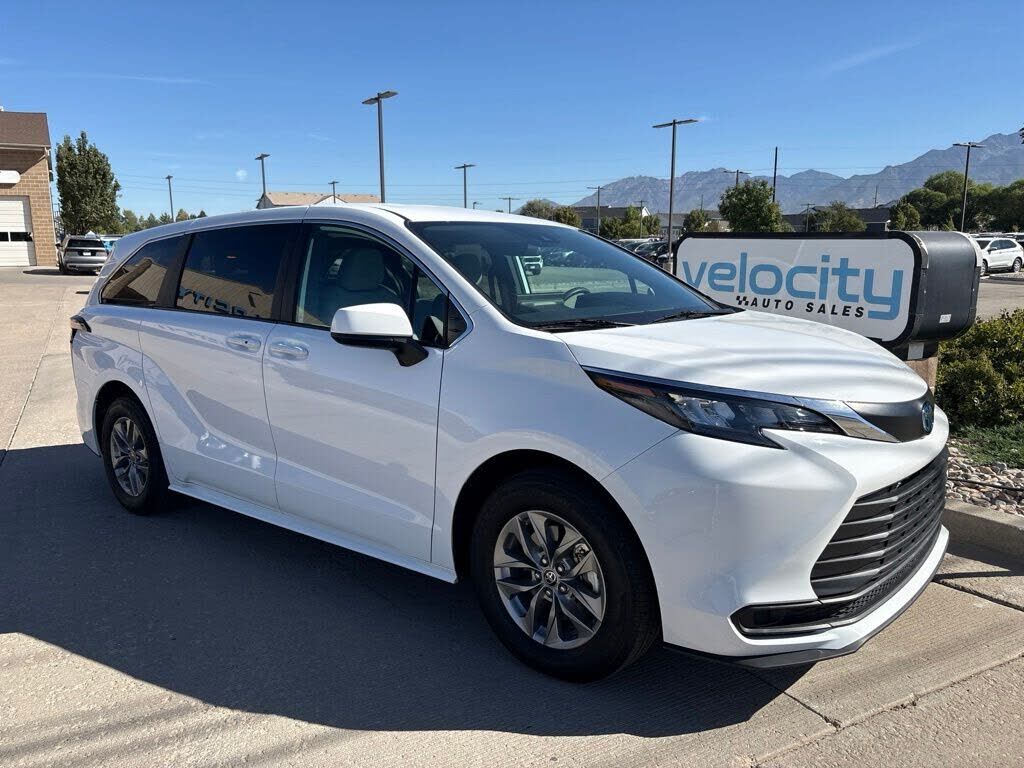 2025 TOYOTA Sienna