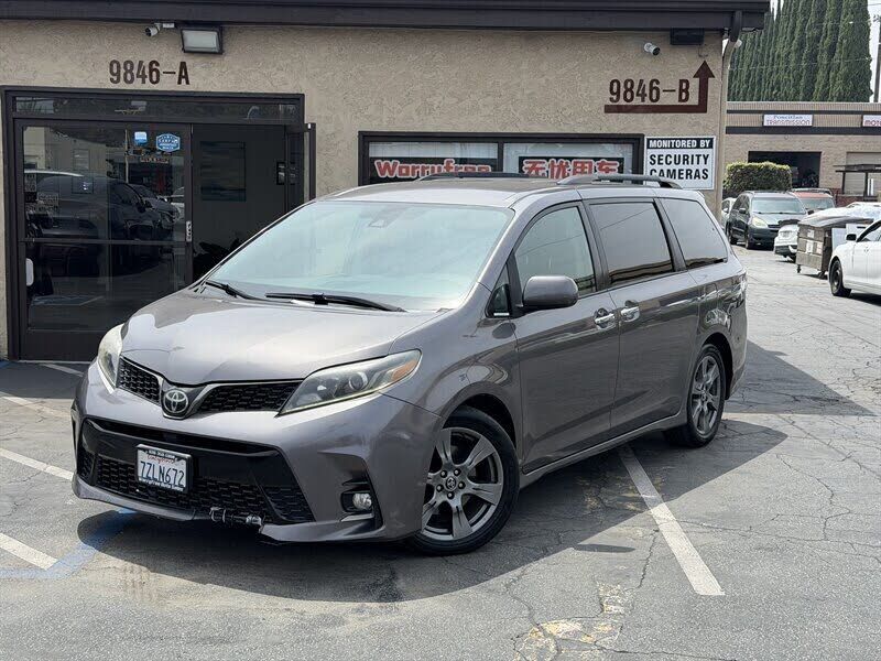 2018 TOYOTA Sienna