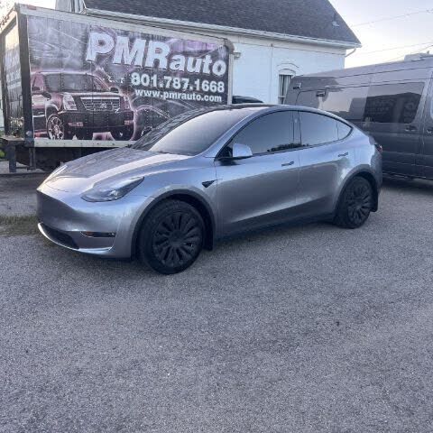 2025 TESLA Model Y