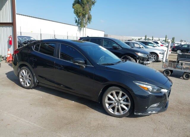 2017 MAZDA Mazda3