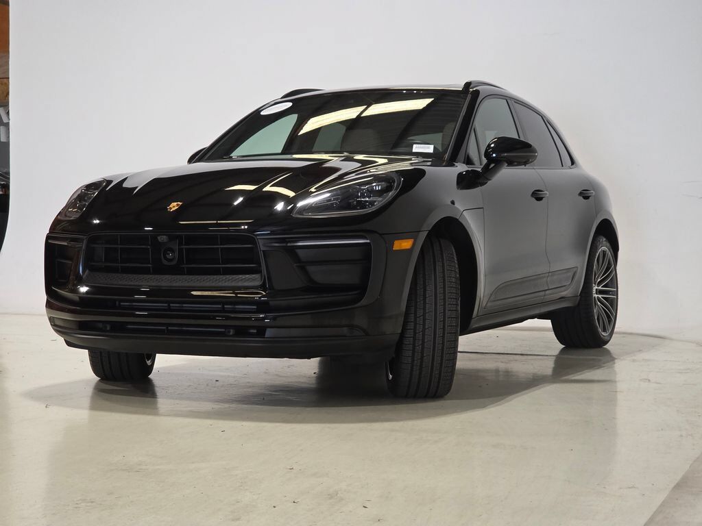 2026 PORSCHE Macan