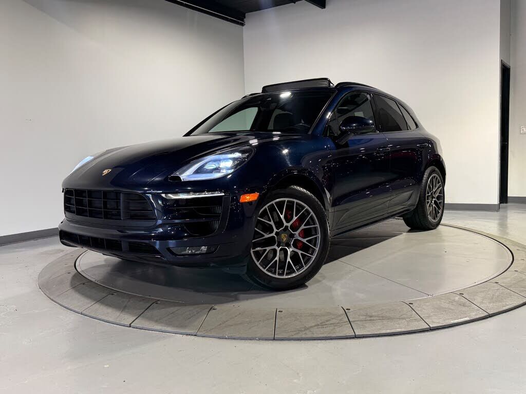 2017 PORSCHE Macan