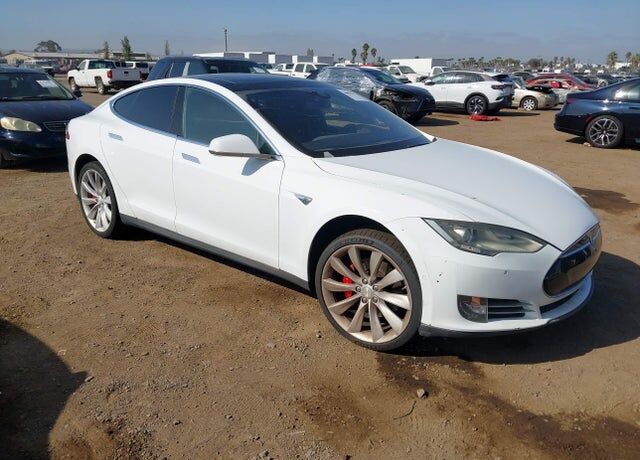 2015 TESLA Model S