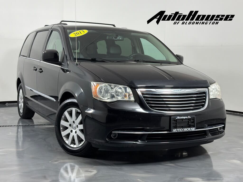 2013 CHRYSLER Town and Country