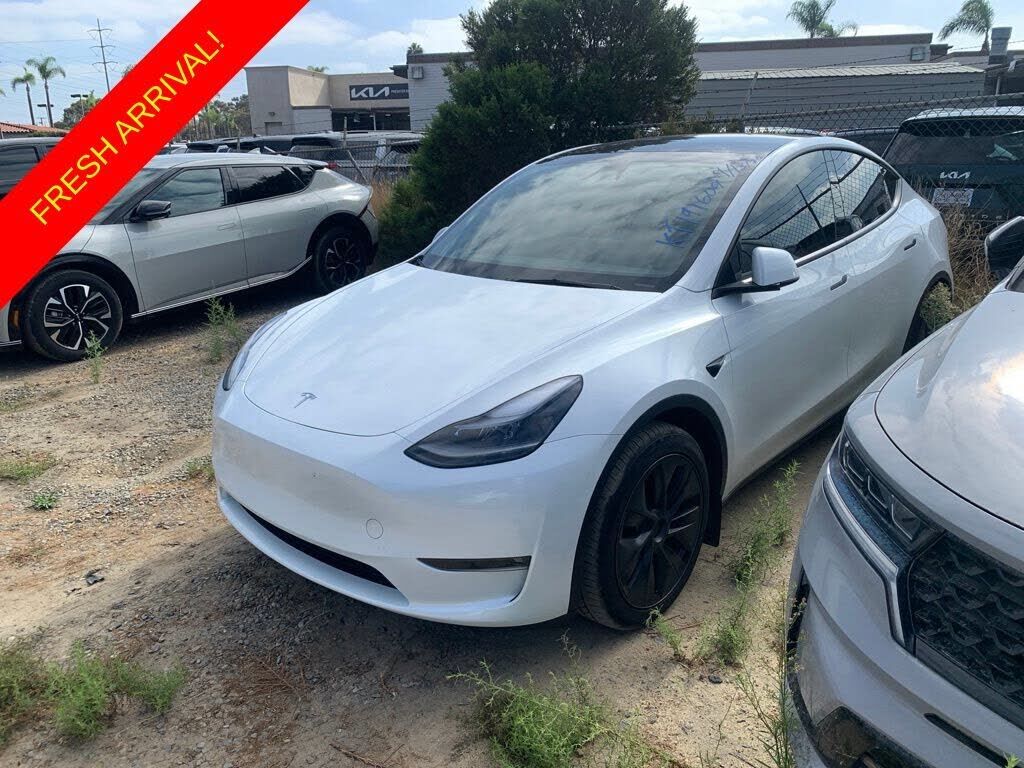 2024 TESLA Model Y
