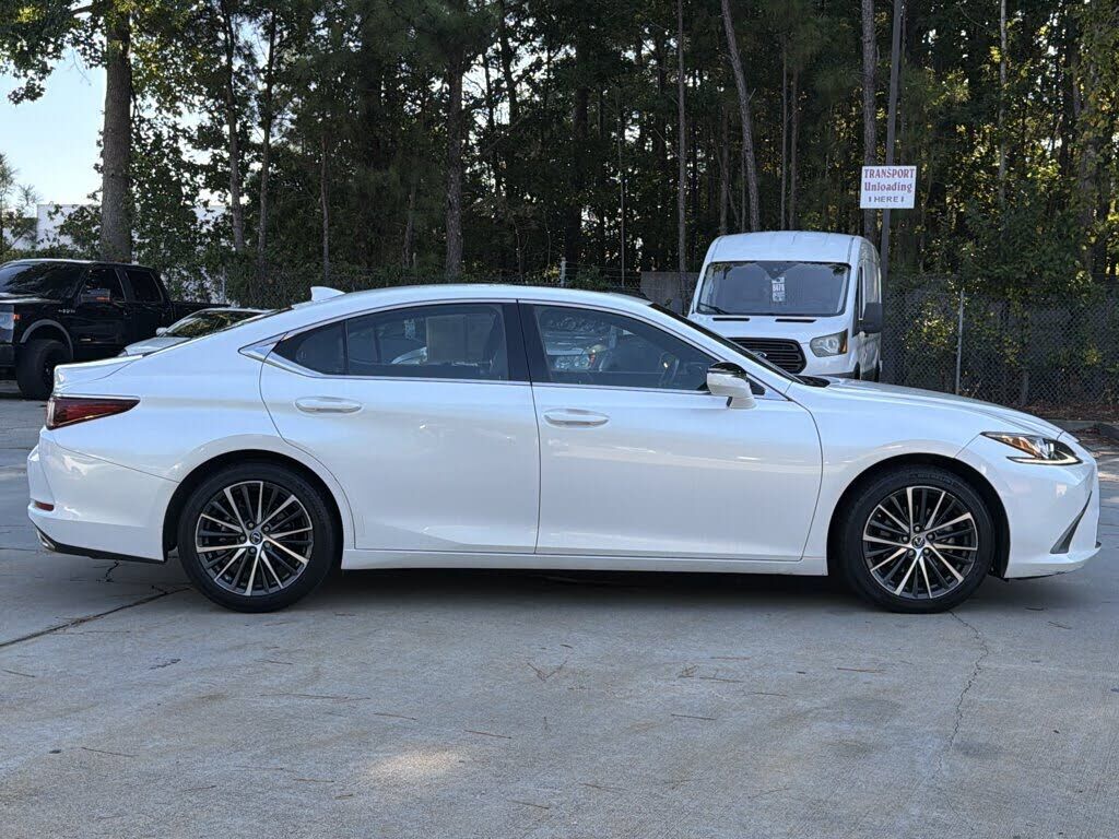 2022 Lexus ES
