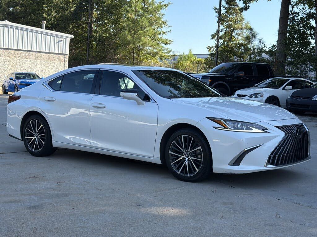 2022 LEXUS ES