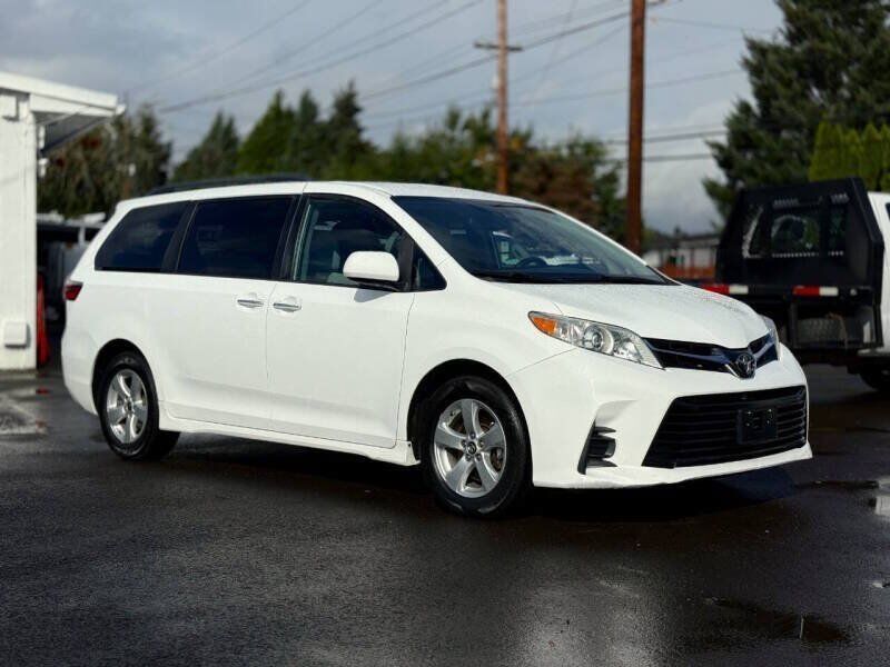2018 TOYOTA Sienna
