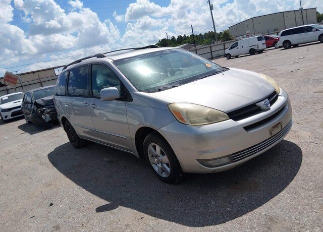 2004 TOYOTA Sienna