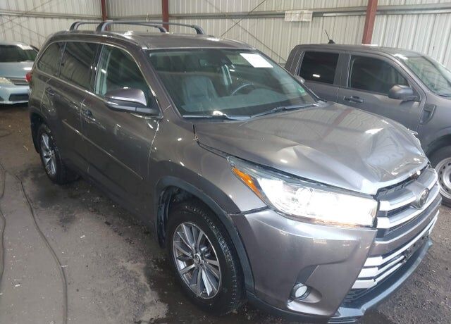 2019 TOYOTA Highlander