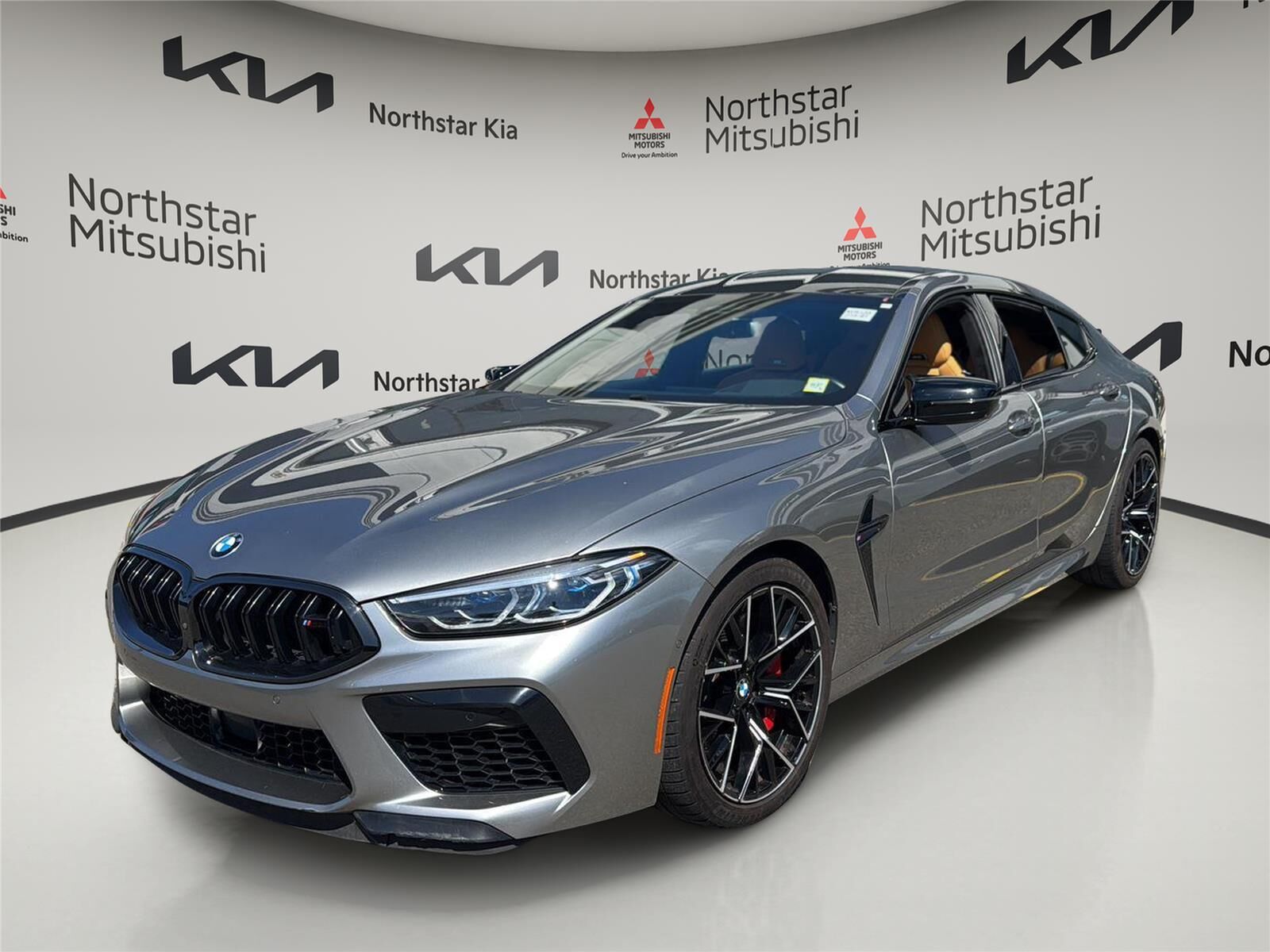 2022 BMW M8