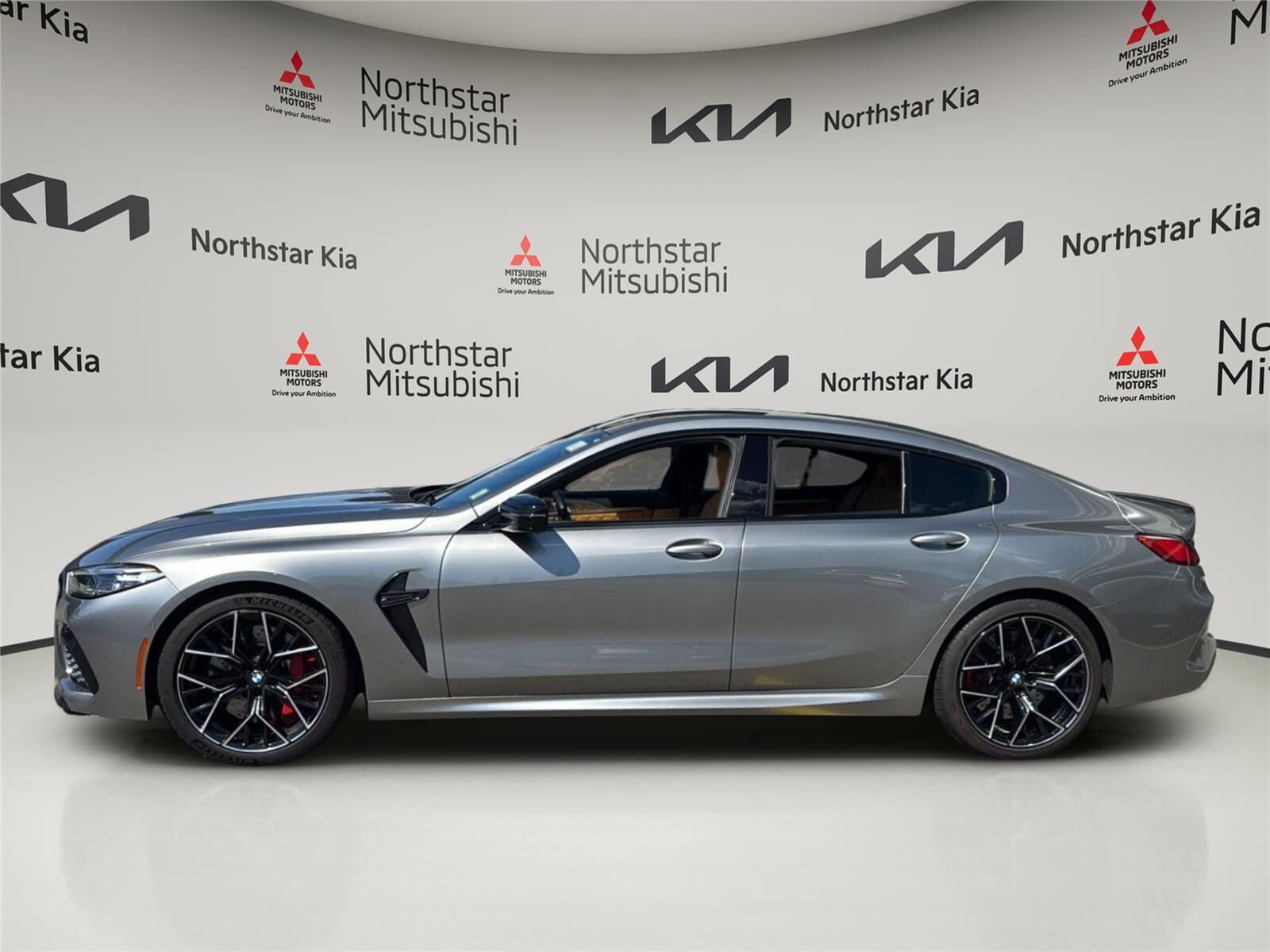 2022 BMW M8