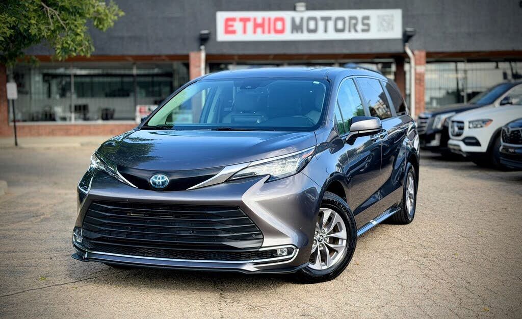 2023 TOYOTA Sienna
