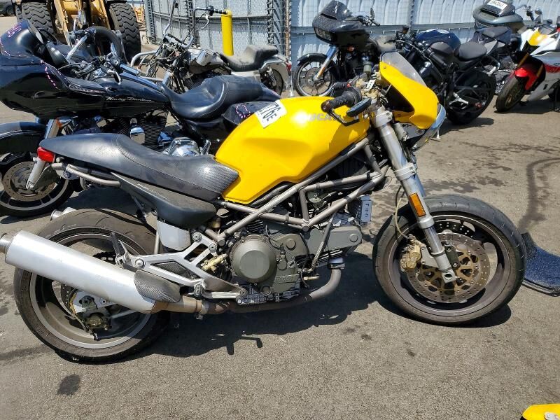 2000 DUCATI M900