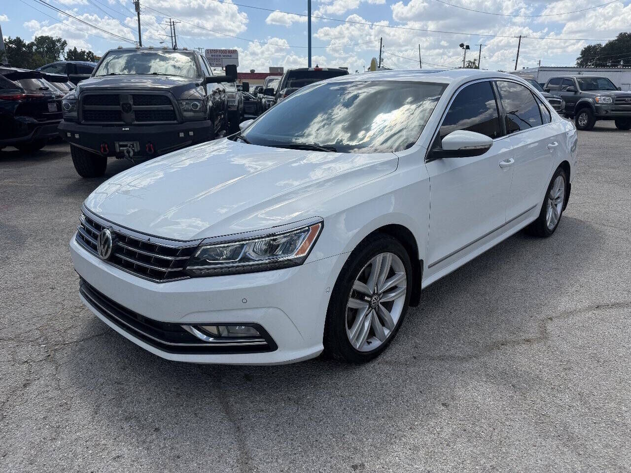 2017 VOLKSWAGEN Passat