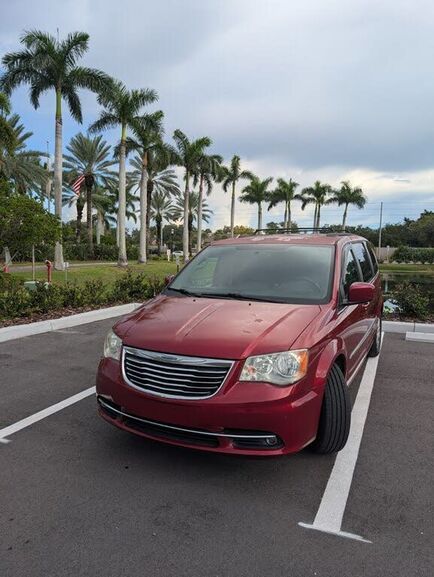 2014 CHRYSLER Town and Country