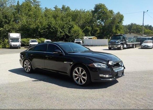 2017 JAGUAR XJ