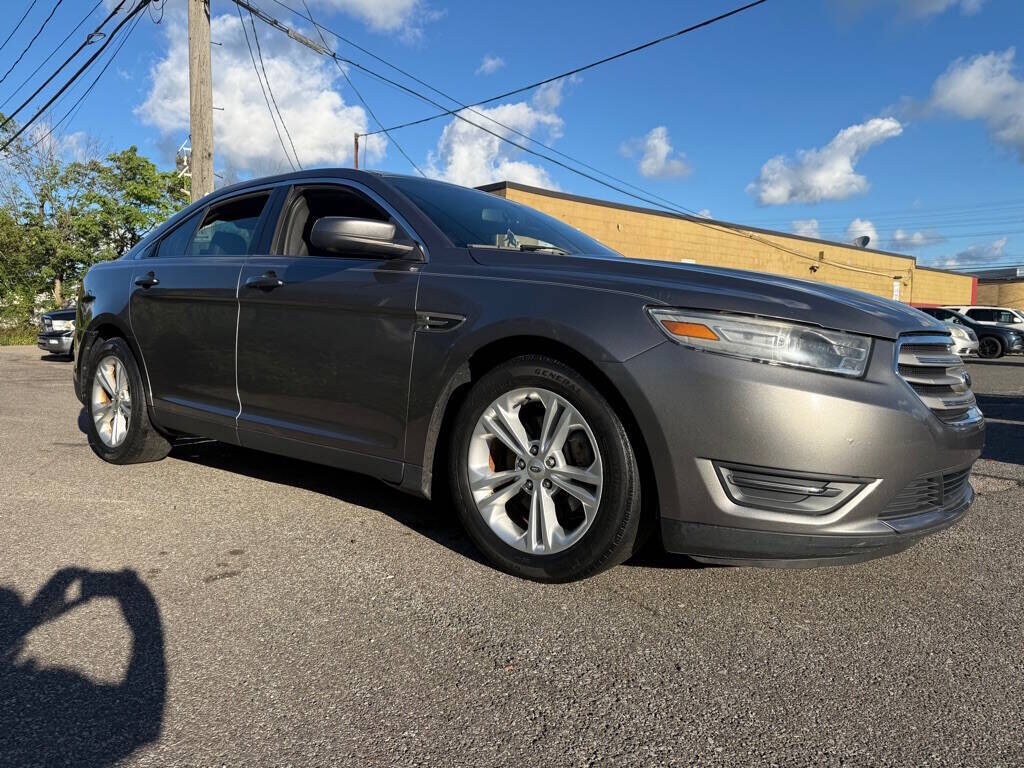 2013 FORD Taurus