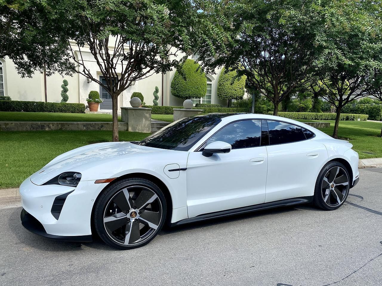2020 PORSCHE Taycan