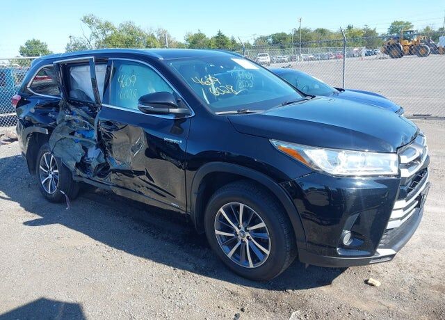 2017 TOYOTA Highlander