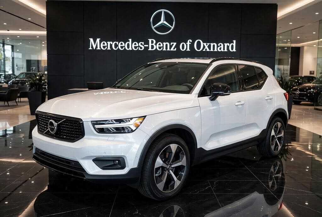 2025 VOLVO XC40