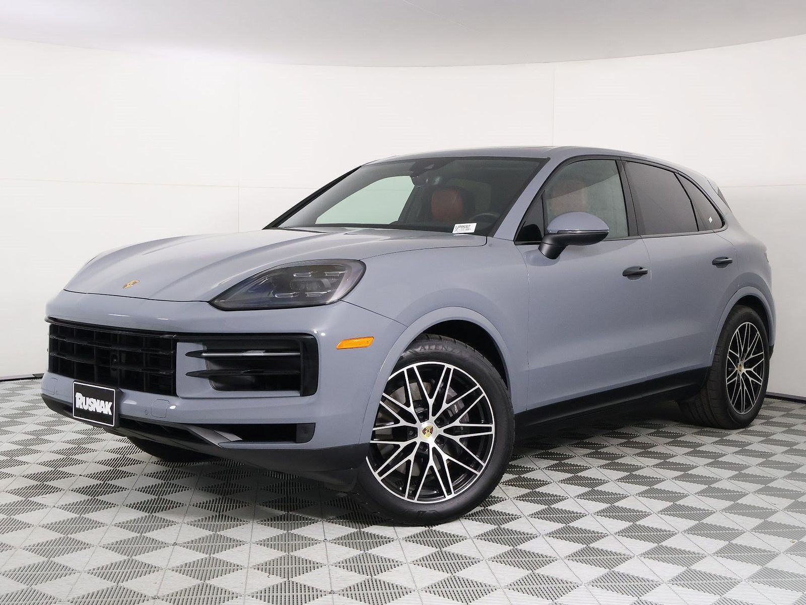 2024 PORSCHE Cayenne