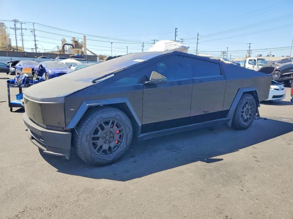 2025 TESLA Cybertruck