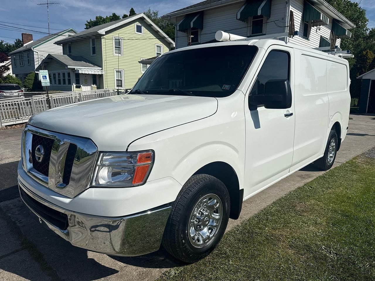 2016 NISSAN NV