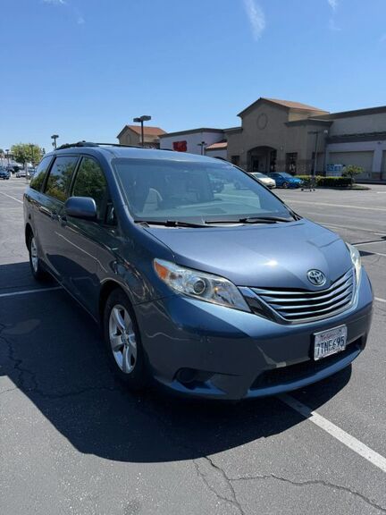 2016 TOYOTA Sienna