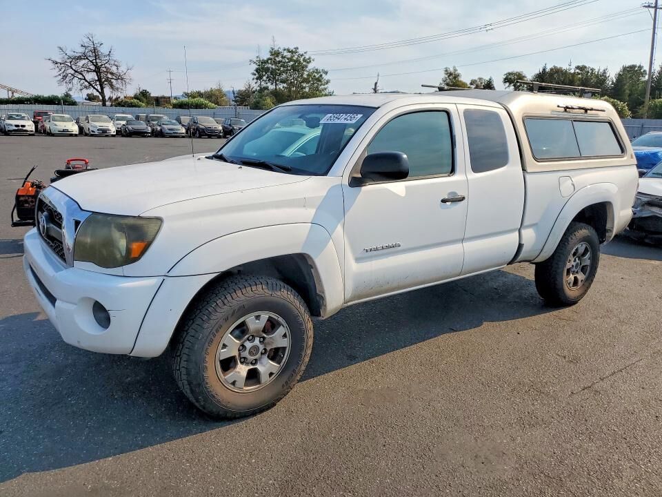 2011 TOYOTA Tacoma