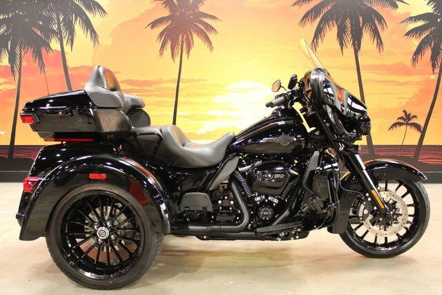 2025 HARLEY DAVIDSON FLHTCUTG / Tri Glide Ultra