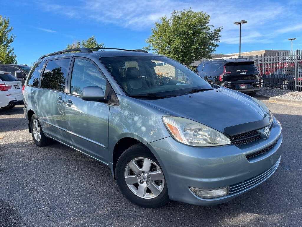 2004 TOYOTA Sienna